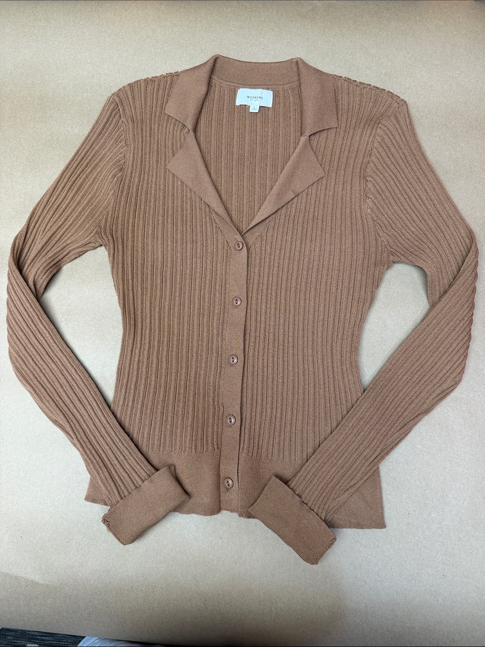 Notched Ribbed Button-Front Cardigan in Camel Brown